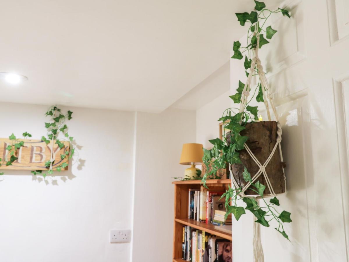 The Surfers Bolt Hole Apartment Whitby Ngoại thất bức ảnh