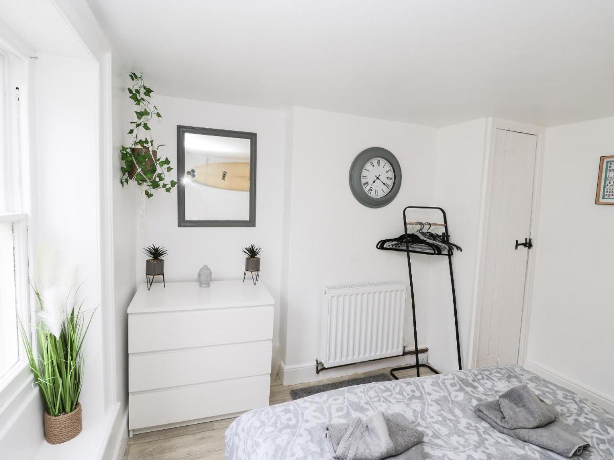 The Surfers Bolt Hole Apartment Whitby Ngoại thất bức ảnh
