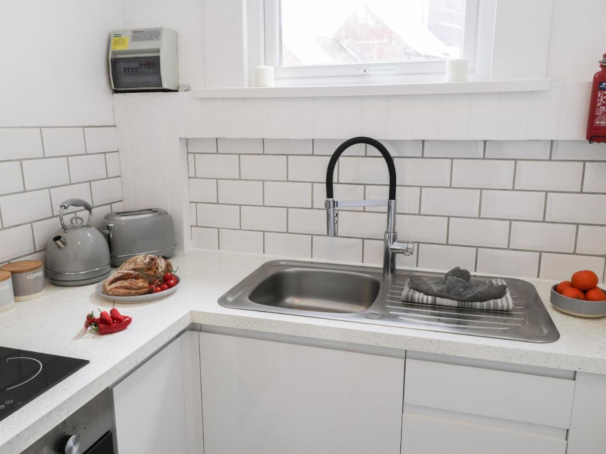 The Surfers Bolt Hole Apartment Whitby Ngoại thất bức ảnh