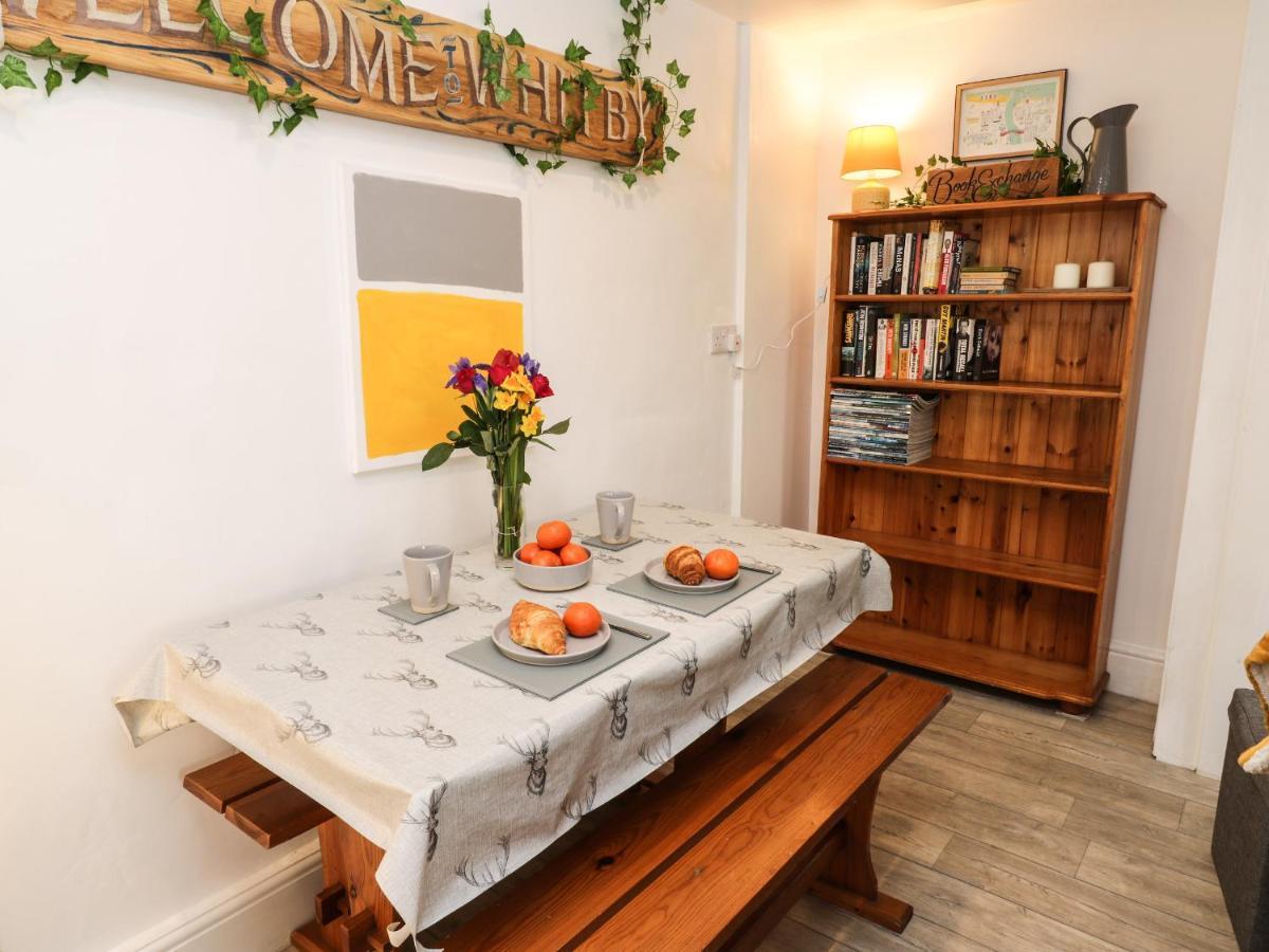 The Surfers Bolt Hole Apartment Whitby Ngoại thất bức ảnh
